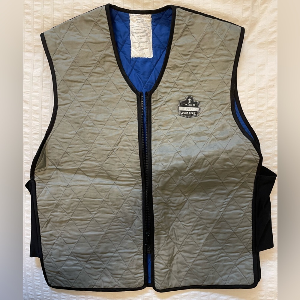 #162- Ergodyne Chill-Its 6665 Evaporative Cooling Vest - Gray, Large